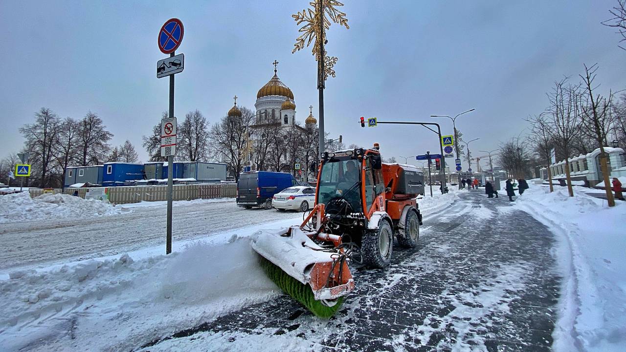 Территории, где проводятся работы, будут обозначены сигнальными лентами и ограждениями. Фото: Анна Быкова, «Вечерняя Москва»