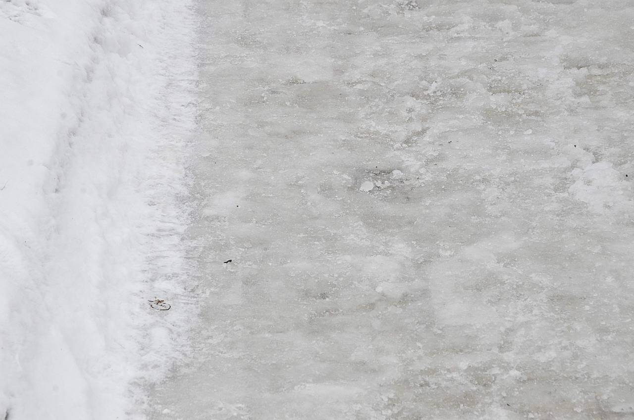 Согласно предупреждению Гидрометцентра Российской Федерации, с 09:00 четверга, 12 февраля, до 09:00 пятницы, 13 февраля, ожидается образование гололедно-изморозевых отложений. Фото: Анна Быкова, «Вечерняя Москва»