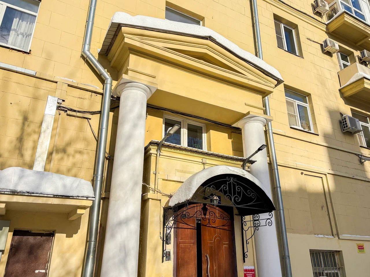 В прошедшем сезоне работы по модернизации лифтов завершили в историческом здании по адресу: улица Садовая-Сухаревская, дом №8/12. Фото: пресс-служба Фонда капитального ремонта 