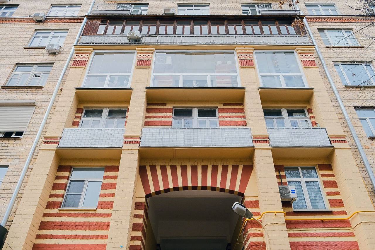 Фасады дома украшают ризалит, пилястры и фронтон с восьмигранным окном. Фото: Фонд капитального ремонта многоквартирных домов города Москвы